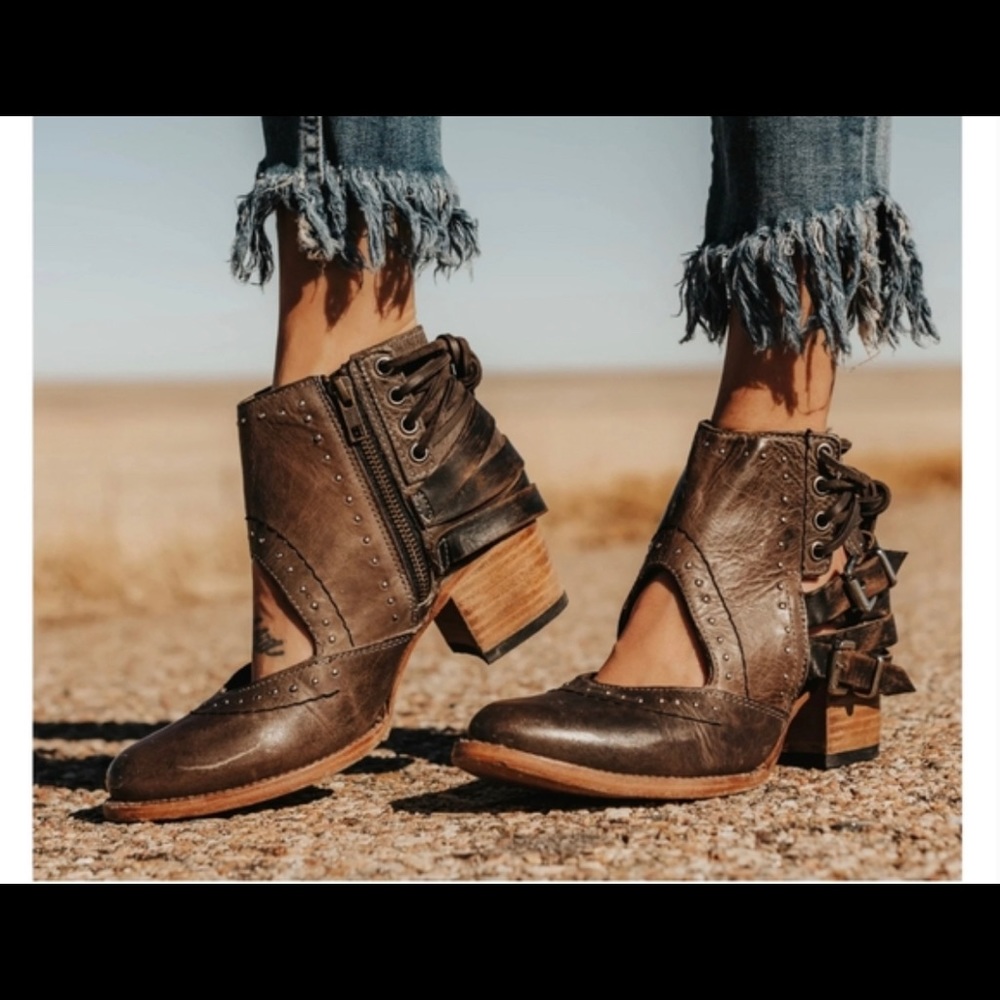 Freebird Desert Stone shoe size 6 New with minor details